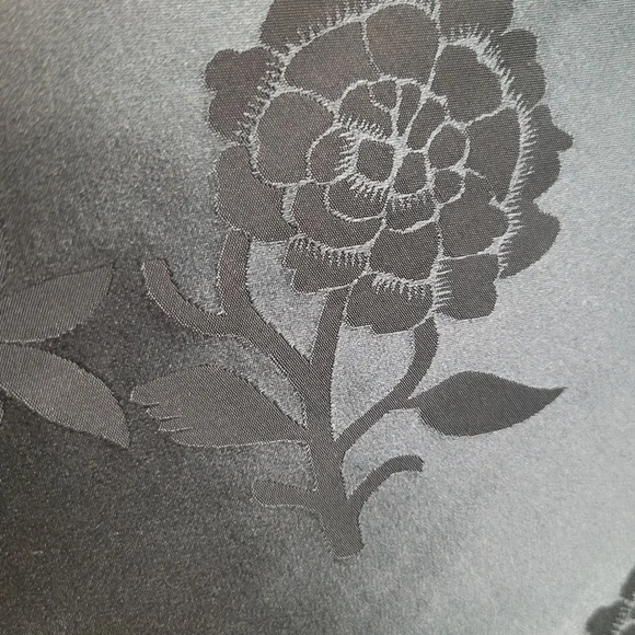 Cabernet Green 100% Silk Sleepwear Robe - Picture 4 of 5